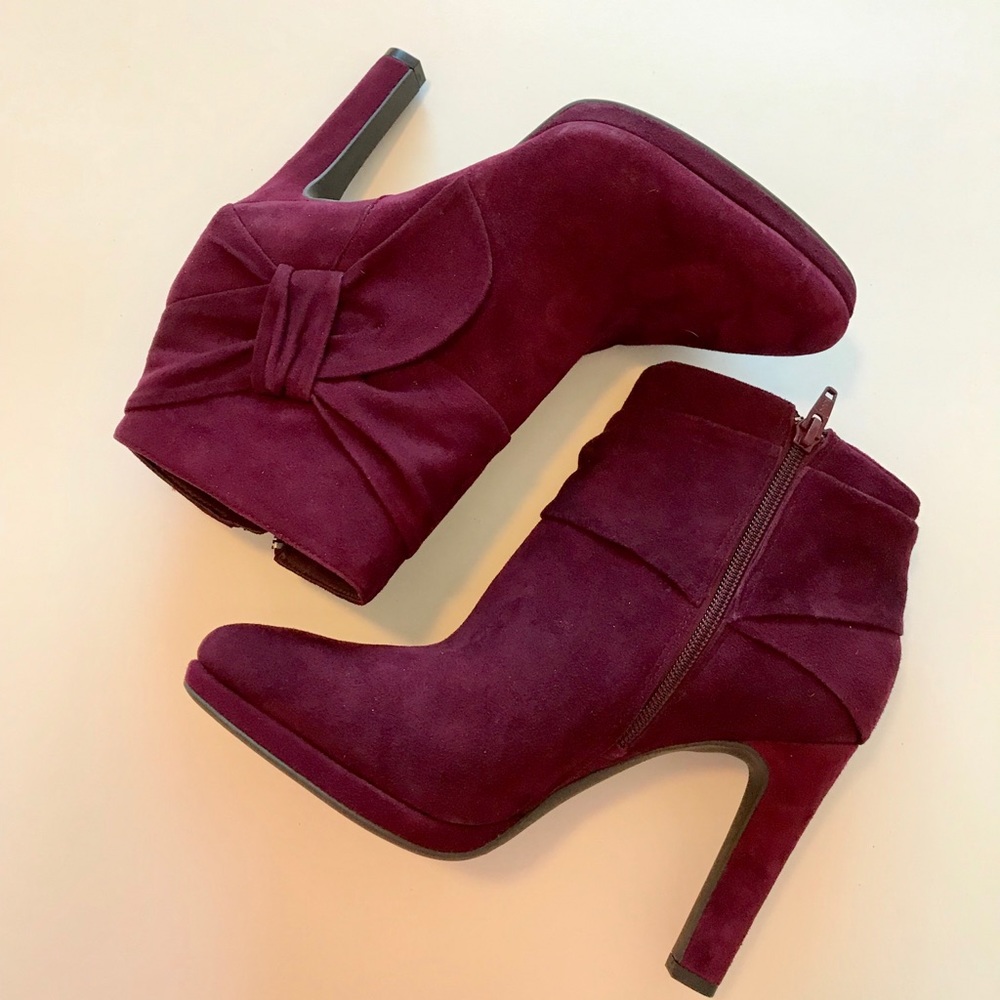 ⚜️SOLD⚜️. Gianni Bini Suede Bow Ankle Boots - Picture 2 of 8